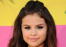 Phong cách làm đẹp quyến rũ của Selena Gomez