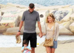 Pique và Shakira tranh thủ đi chơi trước mùa giải