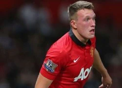 Quên mang tiền, Phil Jones phải nhờ HLV thể lực giải cứu