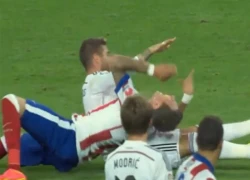 Ramos đấm vào mặt trả đũa Mandzukic