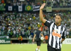 Ronaldinho bất ngờ đính hôn