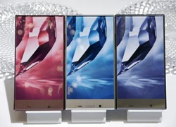 Sharp Aquos Crystal - smartphone "không viền màn hình"