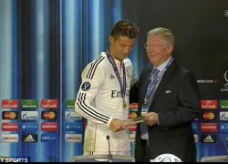 Sir Alex, Ronaldo cười "tít mắt" trong ngày hội ngội