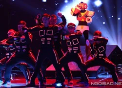 Thí sinh X-factor 'nổ tung' với loạt hits nhạc Việt