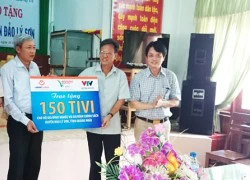 Trao tặng 150 chiếc tivi cho quân và dân huyện đảo Lý Sơn