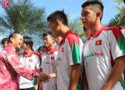 U19 Việt Nam thăm đại sứ quán