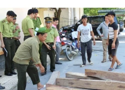 Vụ Cảnh sát dùng súng khống chế kiểm lâm: Tổ trưởng tổ kiểm tra đòi 100 triệu đồng