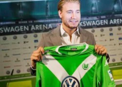 Vừa hết thất nghiệp, 'chân gỗ' Bendtner lại bị bạn gái bỏ rơi