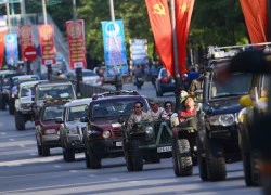 Xe độ màu hồng tham gia off-road 2014 diễu phố Hạ Long