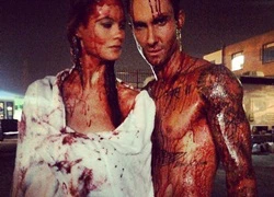 Adam Levine cùng vợ 'tắm máu' trong MV mới của Maroon 5