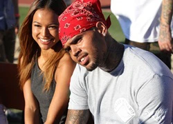 Bạn gái gốc Việt chuyển đến ở cùng Chris Brown