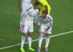 C. Ronaldo cau có với Ramos