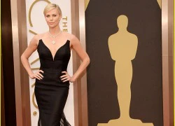 Charlize Theron trẻ đẹp như gái đôi mươi nhờ Bikram Yoga