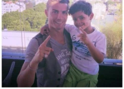 Cristiano Ronaldo cưng chiều thiên thần bé nhỏ của mình