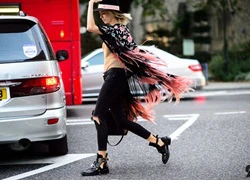 "Đã mắt" với street style lạ-chất tại Tuần lễ thời trang London