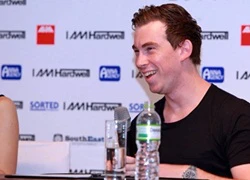 DJ Hardwell gặp gỡ truyền thông ngay sau khi đến Việt Nam