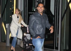 Falcao và vợ con tích cực khám phá Manchester