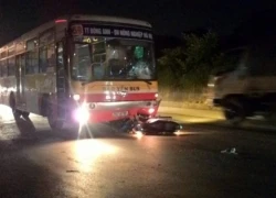 Hà Nội: Bị xe bus đâm trực diện, nam thanh niên nguy kịch