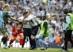 Joey Barton mang Suarez ra đá đểu Mario Ballotelli