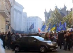 Lực lượng Right Sector đe dọa lật đổ tổng thống Ukraine