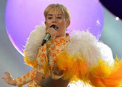 Miley Cyrus đối mặt với án giam vì khinh thường Mexico