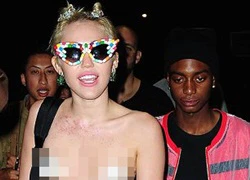 Miley Cyrus gây sốc khi gần như bán nude ra phố