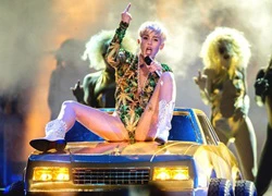 Miley Cyrus phản kháng trước lệnh cấm diễn vì quá thô tục