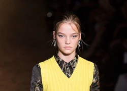 Người mẫu 14 tuổi gây xôn xao ở Milan Fashion Week