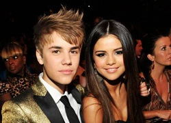 Bieber bị đồn trao nhẫn ước hẹn cho Selena gomez