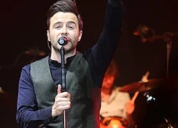 Shane Filan "nổ tung" trên sấn khấu cùng fan Việt