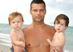 Ricky Martin thuê người đẻ con gái vào năm 2015