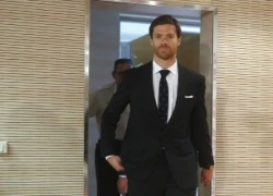 Xabi Alonso tiếp tục đánh bại một loạt người mẫu, diễn viên