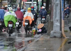 Xử lý mẹ "ăn mày" hành con nhỏ dầm mưa giữa đường để xin tiền