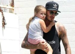 3 tuổi, Harper Beckham vẫn mê ty giả