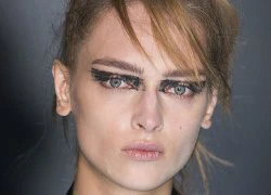 9 kiểu make-up kinh dị tại Paris Fashion Week