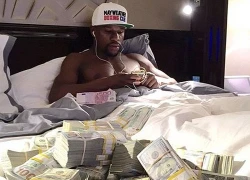 Ảnh Mayweather nằm bên núi tiền hot nhất tuần