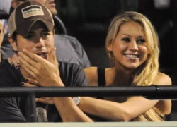 Anna Kournikova chia tay Enrique Iglesias