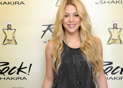 Bà bầu Shakira gợi cảm với váy khoét nách