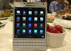 BlackBerry Passport màu trắng xuất hiện tại Việt Nam