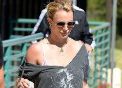 Britney Spears ăn mặc luộm thuộm như &#8216;mẹ bổi&#8217;