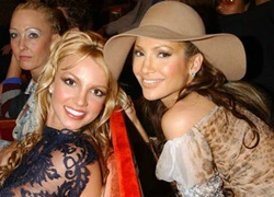 Britney và J.Lo đua nhau &#8216;hốt bạc&#8217; ở Las Vegas