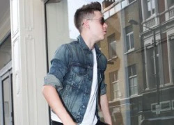 Brooklyn Beckham bảnh bao dẫn bạn nữ đến cửa hàng của mẹ