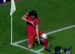 Cavani không bỏ kiểu mừng bắn súng