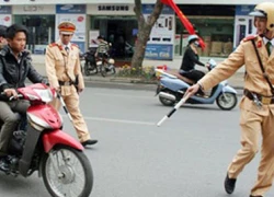 'Đầu gấu' xã đấm vào mặt hai cảnh sát giao thông