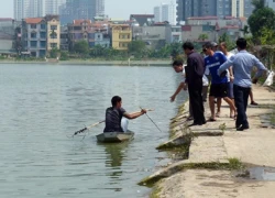 Điều tra 4 thanh niên ném đá người bạn dưới hồ đến chết