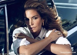 Gần 50 tuổi, siêu mẫu Cindy Crawford vẫn 'hút hồn'