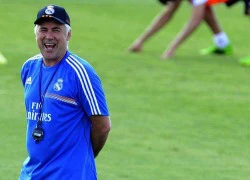 HLV Ancelotti khoe tài tâng bóng