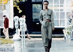 H&amp;M phải xin lỗi vì bộ jumpsuit giống nữ chiến binh người Kurd