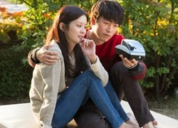 Jang Nara nằm dài chụp ảnh "tự sướng" cùng Jang Hyuk