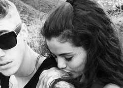 Justin Bieber và Selena Gomez lại gây sốc với tin tái hợp